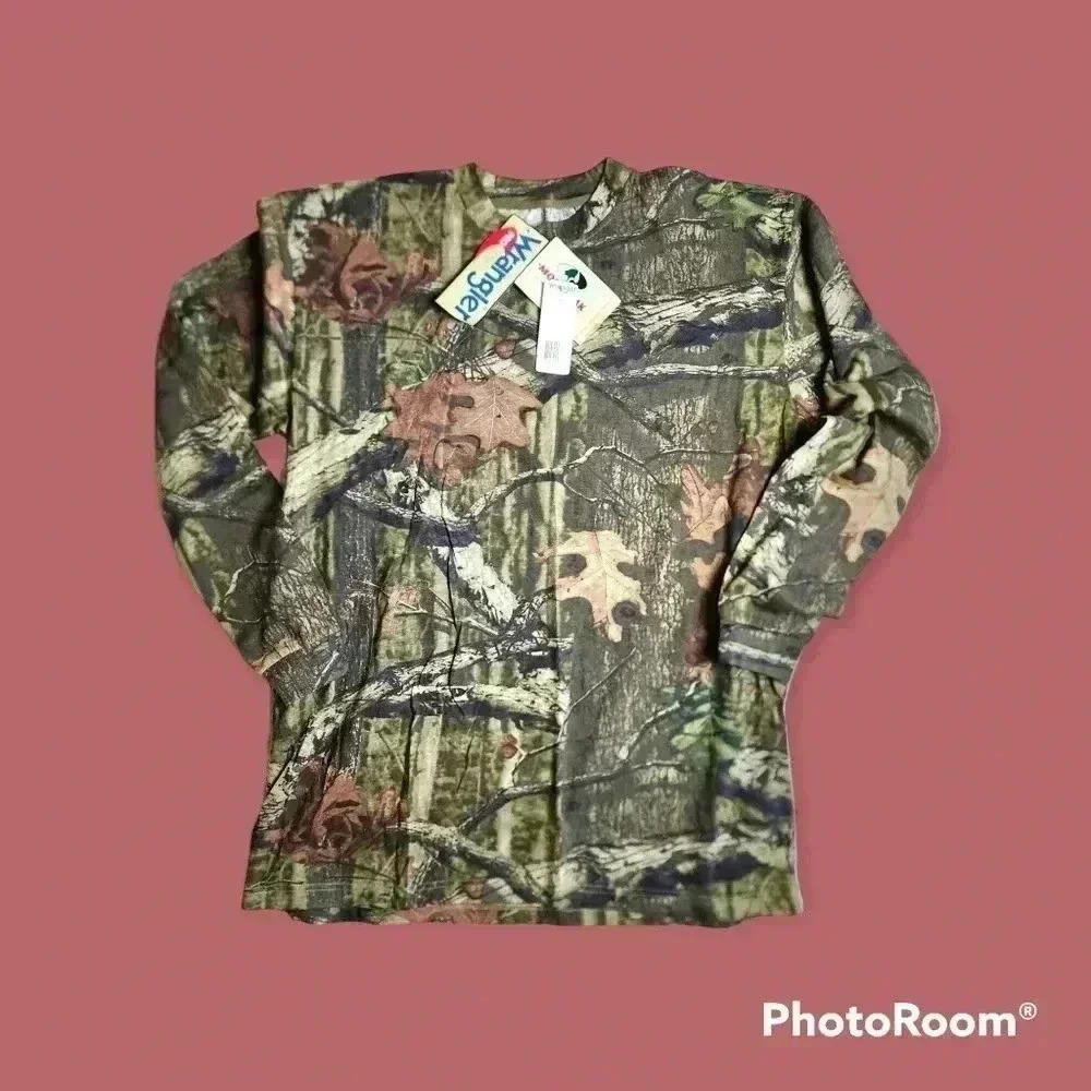 Deadstock Wrangler Mossy Oak camouflage long sleeved T shirt crew neck. Size XXL